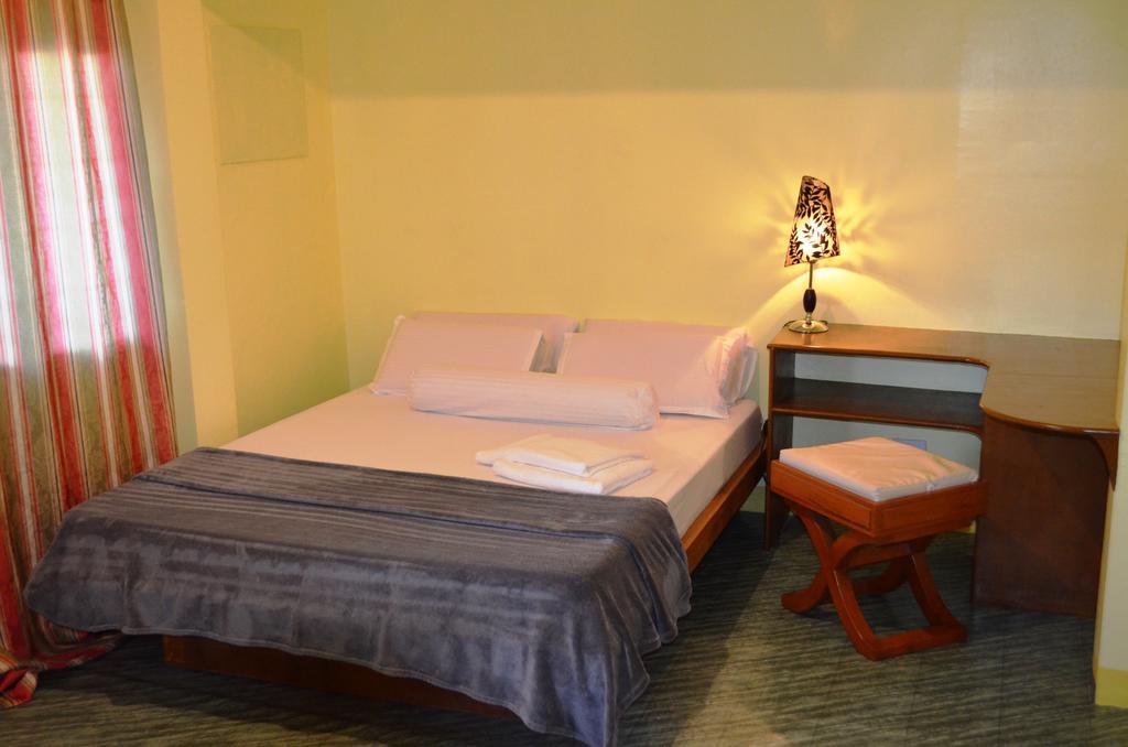 Blue Bamboo Hotel Balabag  Pokoj fotografie