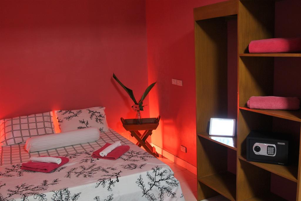 Blue Bamboo Hotel Balabag  Pokoj fotografie